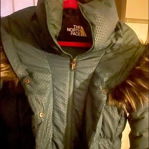 Woman’s size M The North Face Forrest green puffer. Lightly worn with rip.